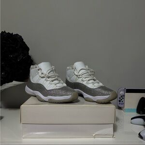 Air Jordan 11 Retro Vast Grey
